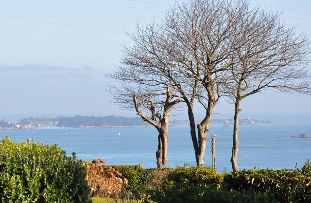 Villa in Gliz-Noz close to the sea with a view of Brehat Island