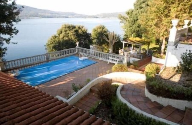 Villa in Sotouxuste with pool