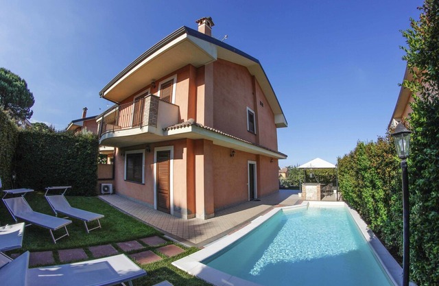 Villa in Trecastagni with 6 bedrooms sleeps 16