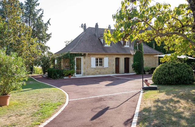 Villa in Velines with Garden and Wine Tours