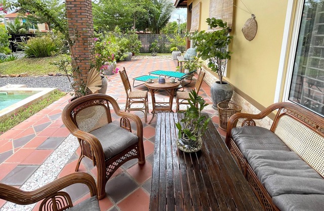 Villa individuelle climatisée avec piscine et jardin exotique à Kampot Cambodge