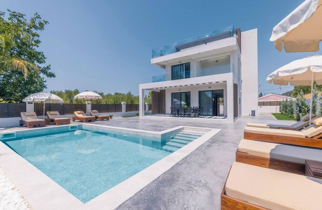 Villa Infinity Ena - Four Bedroom Villa, Sleeps 8