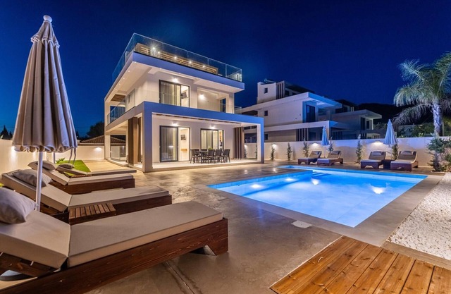 Villa Infinity Theo - Four Bedroom Villa, Sleeps 8