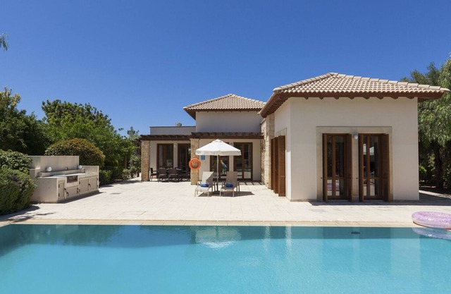 Villa Iris - Three Bedroom Resort, Sleeps 6