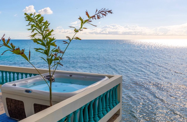 Villa Isabella - Oceanfront - 10 guests - pet friendly - at Stella, Rincón