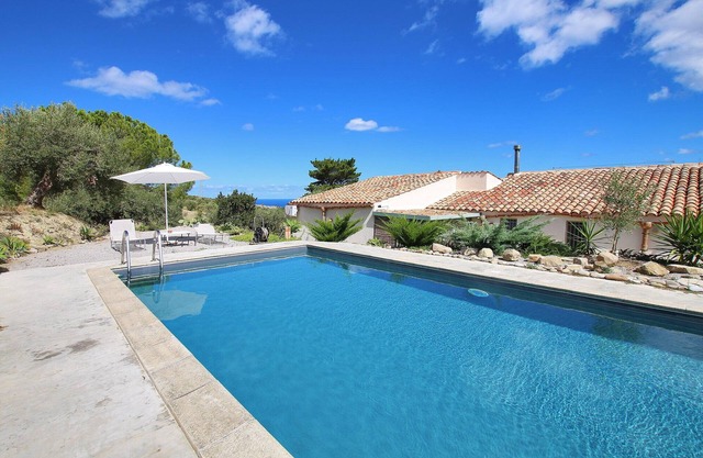 Villa with Private Pool & large Garden in the peaceful countryside near the Sea