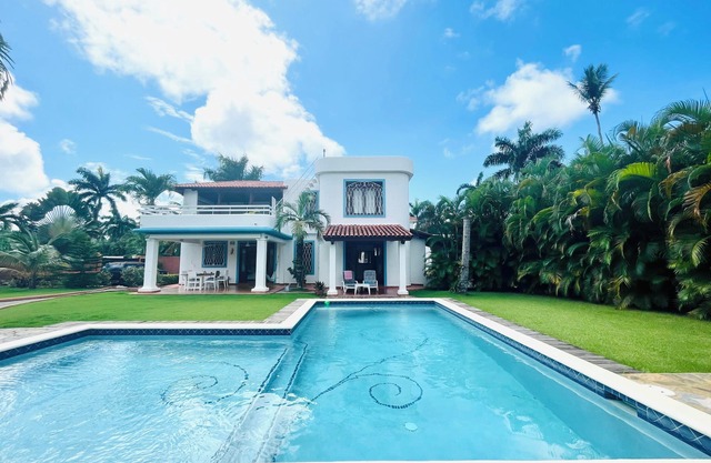 Villa Jeff & Jyps, 2 bedrooms, swimming-pool, 2 min from the beach