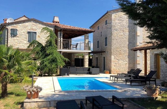 Villa Khala - 3 bedrooms, 6 +2 persons, pool, countryside