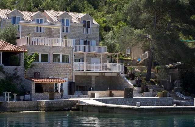 Villa Kobas - Five Bedroom Holiday Home with Sea View