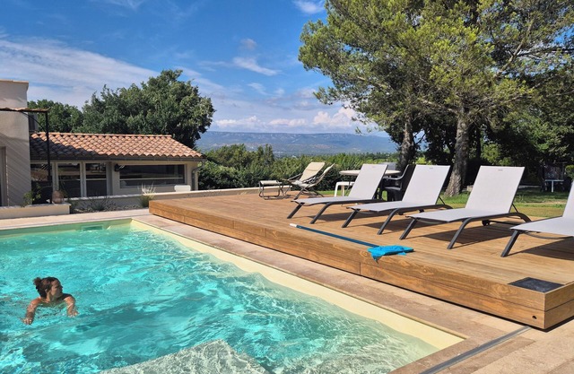 Villa L'Estef with SWIMMING POOL: View, relaxation, games, in the heart of the village!