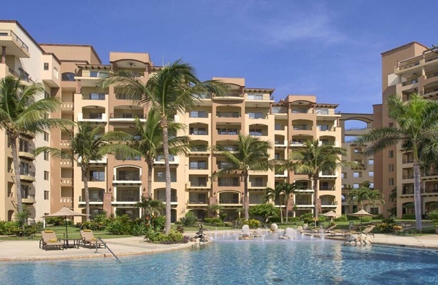 Villa La Estancia- Spacious Luxury 3-bedroom Villa with AC, WiFi, Gym, & Spa