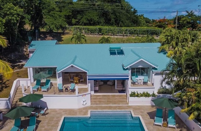 Villa La Mer 3BR in Saddleback by Personal Villas - Breathtkaing Hideaway