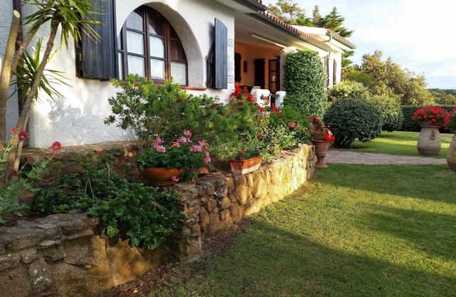 Villa La Sarra color palette, atmosphere, balance between sea and countryside.