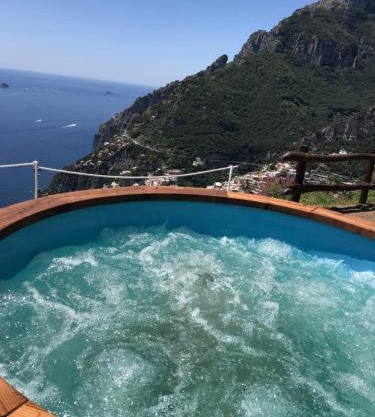 VILLA LA TAGLIATA spectacular jacuzzi tub amazing view and private parking garage