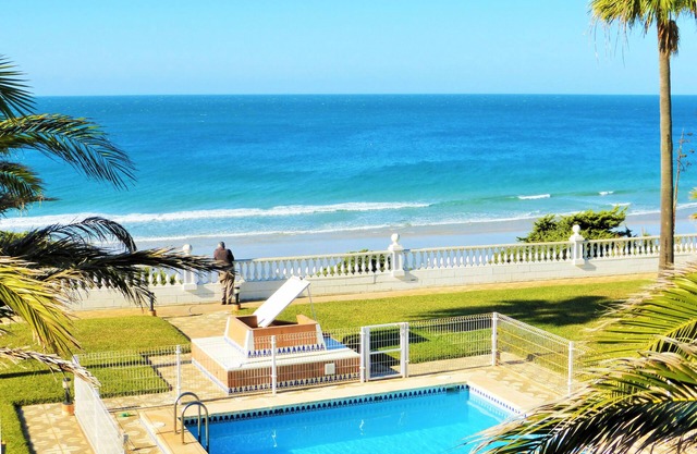 VILLA LA VISTA WITH PRIVATE POOL BEACHFRONT