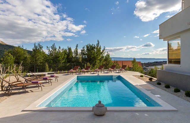 Villa Laetitia only 15 min drive from historical center