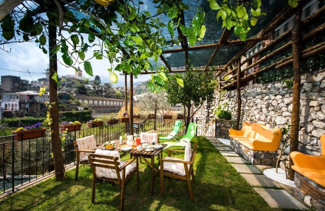 Villa Laura amazing breakfast,private outdoor hot tub, Positano experience
