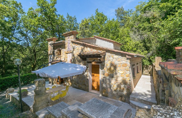 Villa 'Le Querciolaie - Adamo Ed Eva' with Mountain View and Shared Pool