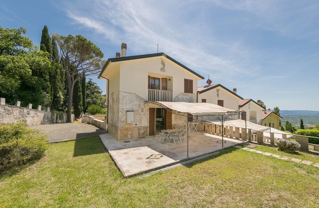Villa 'Le Querciolaie - Contessa 1' with Mountain View and Shared Pool