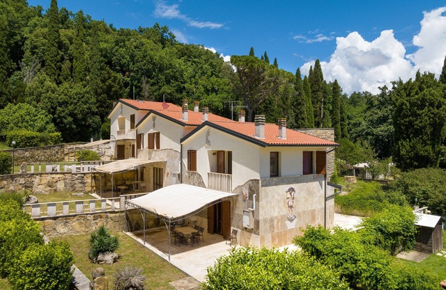 Villa 'Le Querciolaie - Contessa 2' with Mountain View and Shared Pool