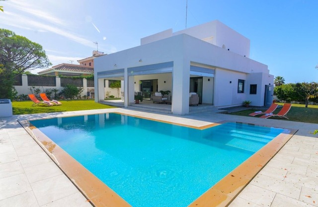 Villa Mónaco Conil de la Frontera by Ruralidays