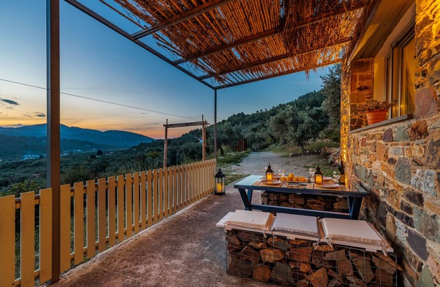 Villa Maja, cozy country stone house with view- 1 km from the beach