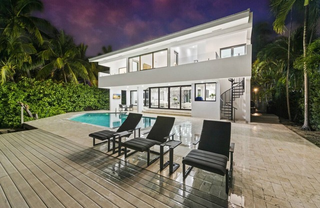 Villa Malia Waterfront with Dock