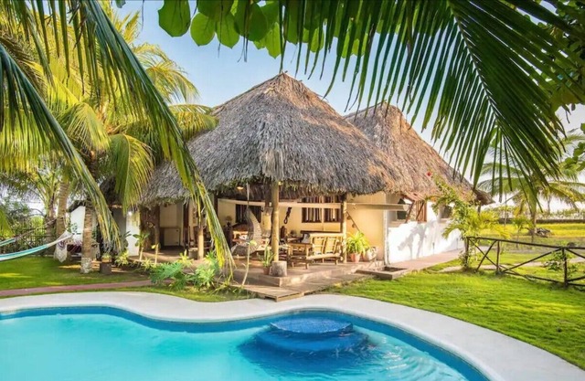 Villa Mango - Three Bedroom House, Sleeps 9