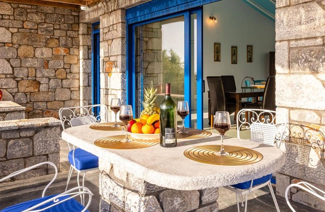 Villa 'Mani House' with Sea View, Wi-Fi and Air Conditioning