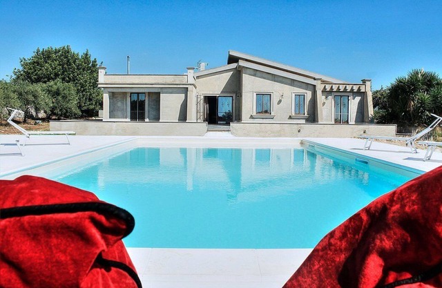 Villa Manon: A cozy and welcoming two-story villa in a quiet position, surrounded by the Sicilian countryside, with Free WI-FI.