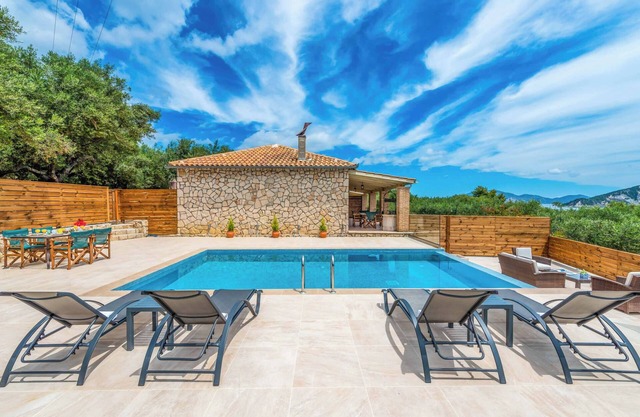 Villa Marathias - Awesome Stonehouse with Stunning Sea View from Infinity Pool