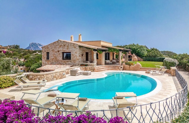 Villa Maratua - Five Bedroom Villa, Sleeps 10
