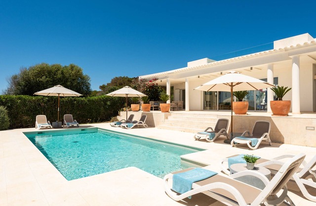 Villa 'Mariposa' with Sea View, Wi-Fi and Air Conditioning