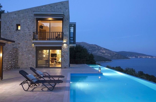 Villa Massalia - Infinity Lap Pool with Majestic Seaview