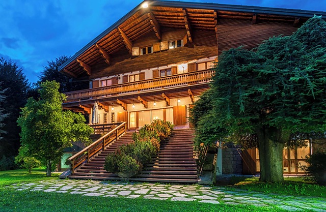Villa Meridiana Luxury Chalet with large park and indoor pool