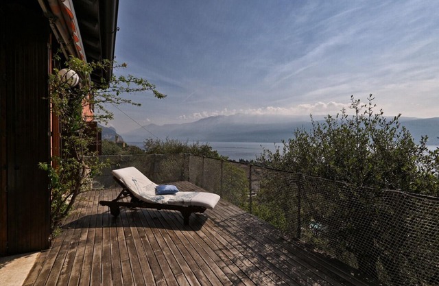 Villa Mignaga by Theater Home, with marvellous lake view