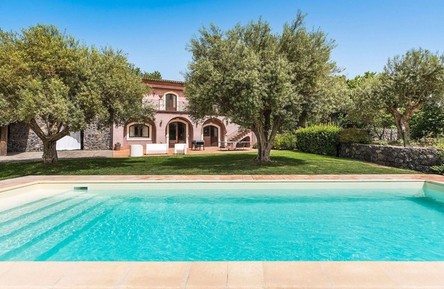Villa Mila - Villa on the slopes of Etna, in Sicily, with private pool and seaview