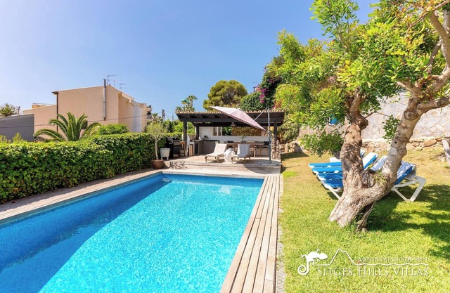 Villa Miramar with Sea View 20 mins walk to Beach