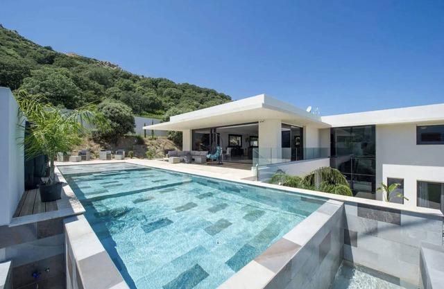 Villa Mizar, luxury villa with heated pool, sea and mountain views