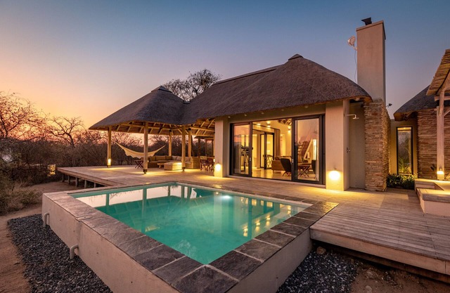 Villa Mooiplaas: Luxurious safari retreat with jacuzzi