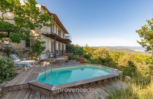 Villa Murs - 3 bed Stone villa, views of Luberon valley, pool, walk to village.