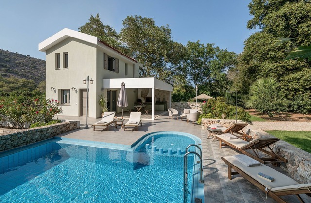 Villa Nature, Private Pool, 5 min to Sandy Beach!