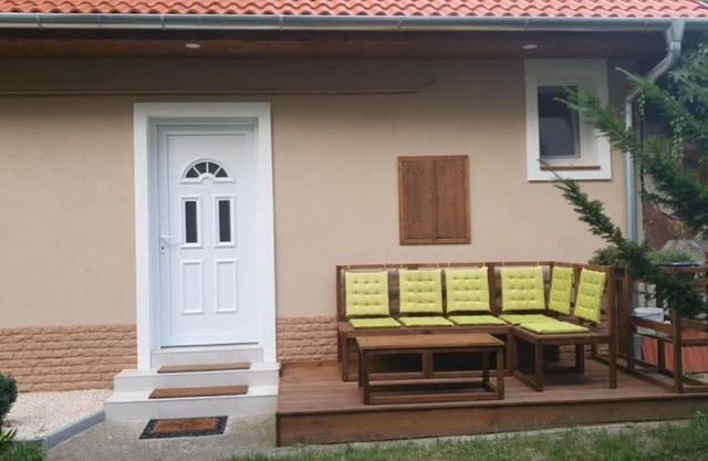 VILLA NEAPOLiS