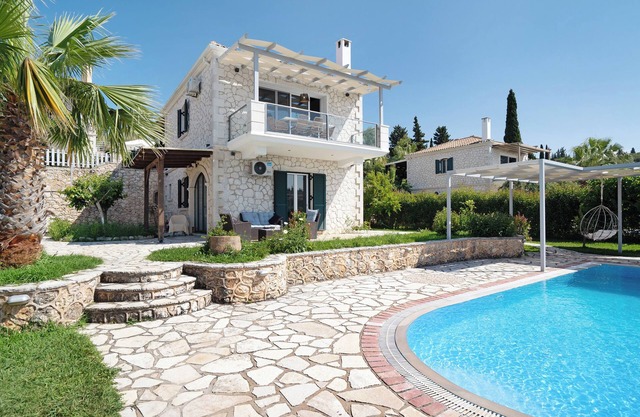 "Villa Nefeli" with Sea View, Private Pool & Wi-Fi