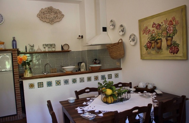 Villa Oceri-Casa Magnolia, ancient farmhouse, only 1500 meters from the sea