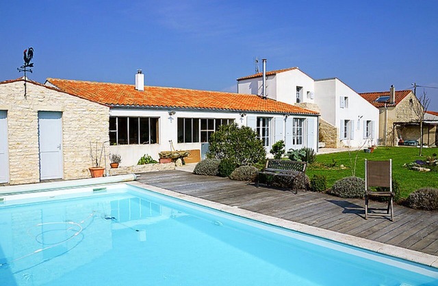 VILLA OF CHARACTER WITH A PLEASANT HEATED POOL ON THE LIGHT ISLAND