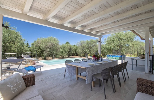 Villa 'Olivetta' with private pool, Wi-Fi and air conditioning