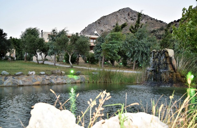 Villa Ostria, Lefkogia Cottage on a 20.000 sq.m.farm! Only 1 km from the beach.