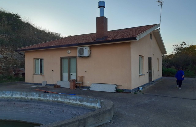 Villa Pace and Serenita on a hill with good views 6 seats, 4 rooms, poss cars