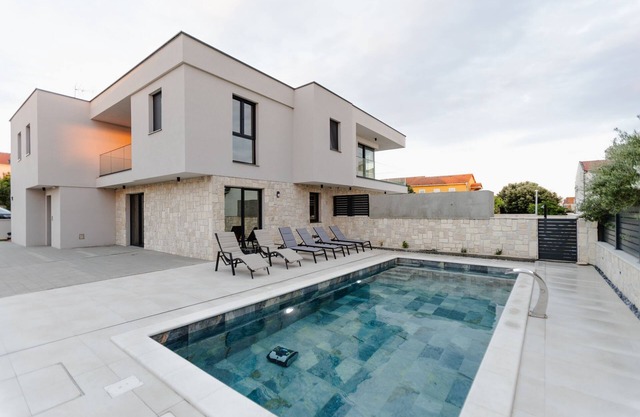 Villa Pam - Luxury villa with a heated pool and a summer terace with 4 bedrooms